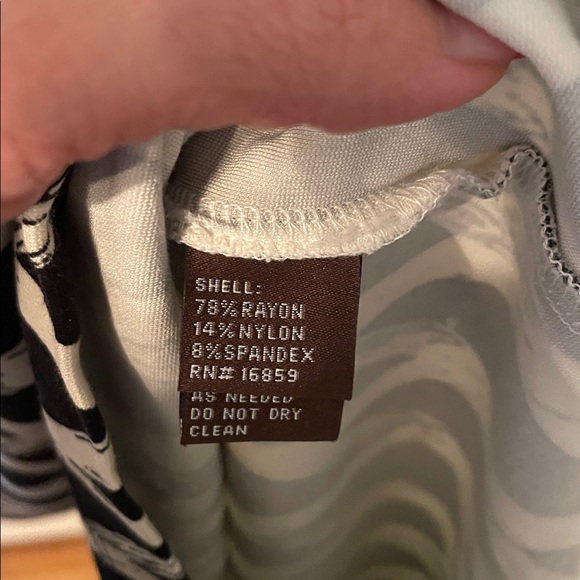 J. McLaughlin Devon Sheath Black Geometric Midi Dress *Imperfection* - Picture 3 of 9